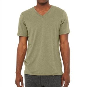 Men’s ALO yoga Triumph V-neck Raglan T shirt - XL